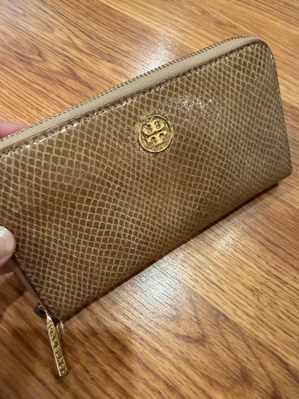 Tory Burch zip around wallet - champagne alligator print